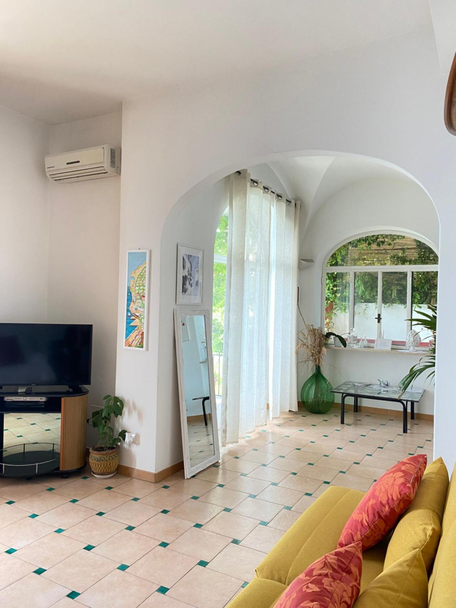 Positano'S Flatsアパートメント エクステリア 写真